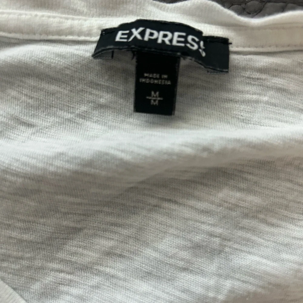 Express Tshirt bundle of 5 - Picture 3 of 11